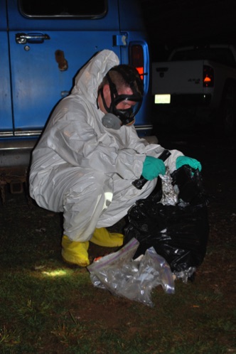 Cop sifts through meth lab trash
Tennessee
Cop sifts through meth lab trash
Tennessee